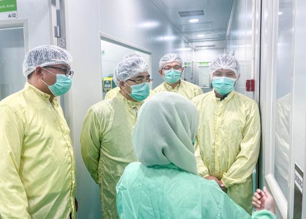 参观印尼工厂.jpg 参观印尼工厂.jpg